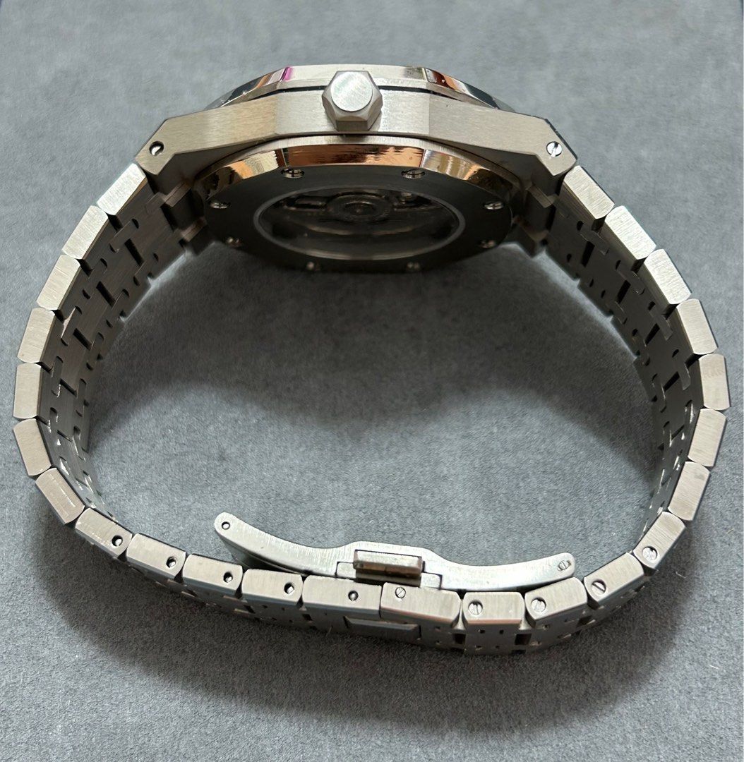 Seiko Royal Oak Black Watch (Category: Luxury Watches) located in Quezon City. Submitted by mnl.chll (Listing ID 1260810093, Image 3). Description: Mode of Payment: BANK/GCASH A ₱2,000 down payment (DP) is required to confirm your order, with the remaining balance to be paid before delivery. For your peace of mind, we provide photos and videos of the product, and we can also arrange a video call for verification. NATIONWIDE FREE DELIVERY 1 YEAR M