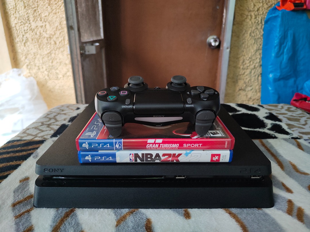 Sony Playstation 4 Slim HDR 1 terabyte + Gran turismo and NBA, Video