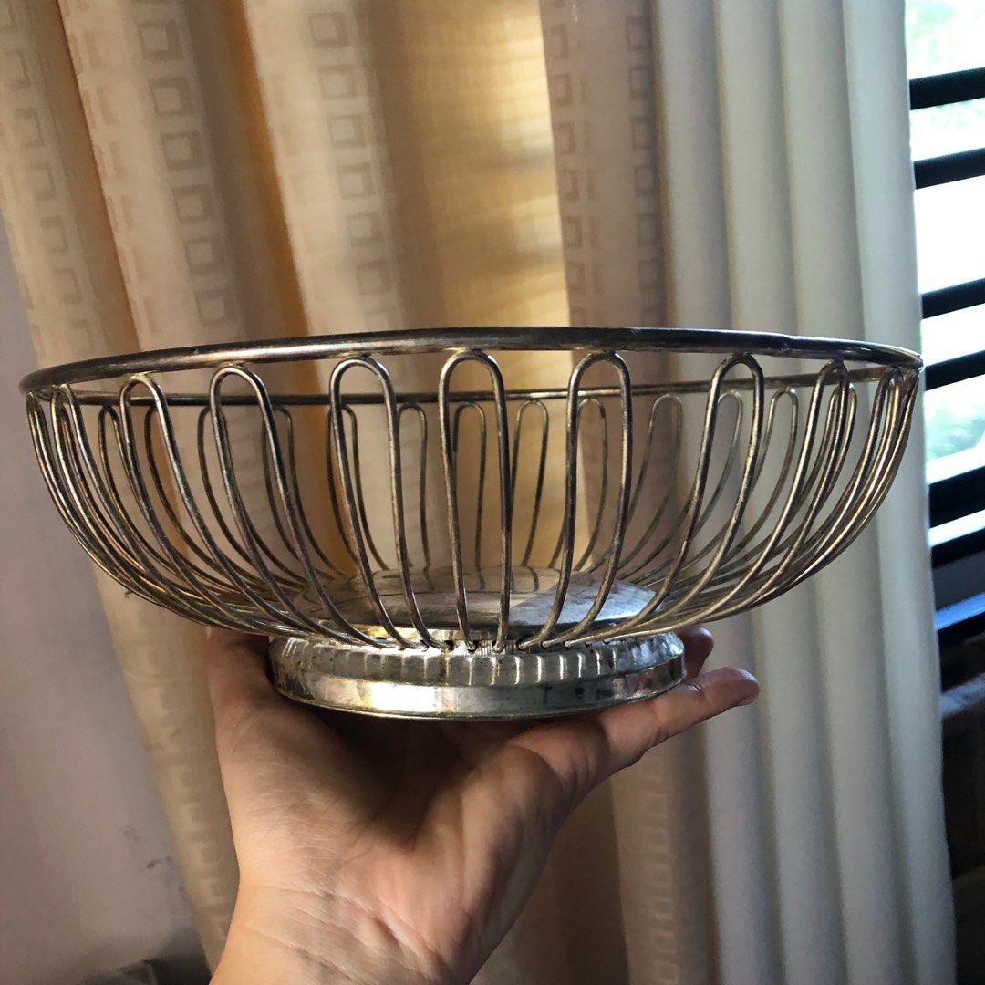 Studio Silversmiths vintage 1960s silver-plated stainless steel serving bowl (Category: Dinnerware & Cutlery) located in San Jose. Submitted by salt02 (Listing ID 1261040818, Image 1). Description: Studio Silversmiths vintage silver-plated serving bowl. Perfect as a fruit or bread bowl. Vintage from the 1960s Mid Century Modern style 9.5 inch silverplated bowl. Made by Studio Silversmiths. Shiny vintage silver with a few marks from use and due to