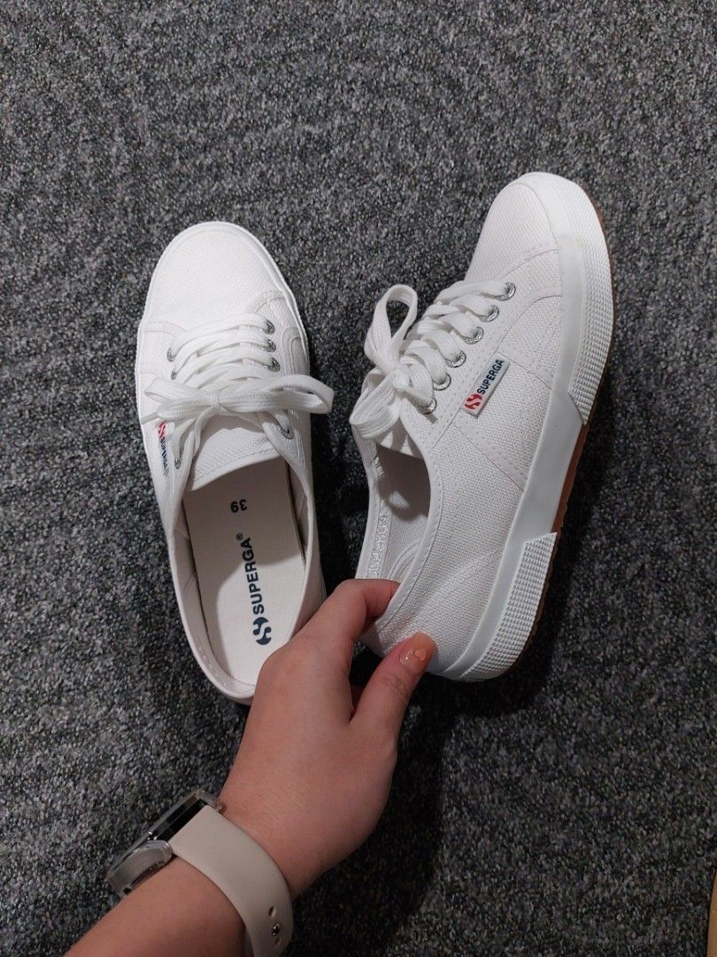 Superga for wide outlet feet
