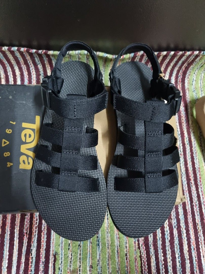 Teva best sale dorado womens