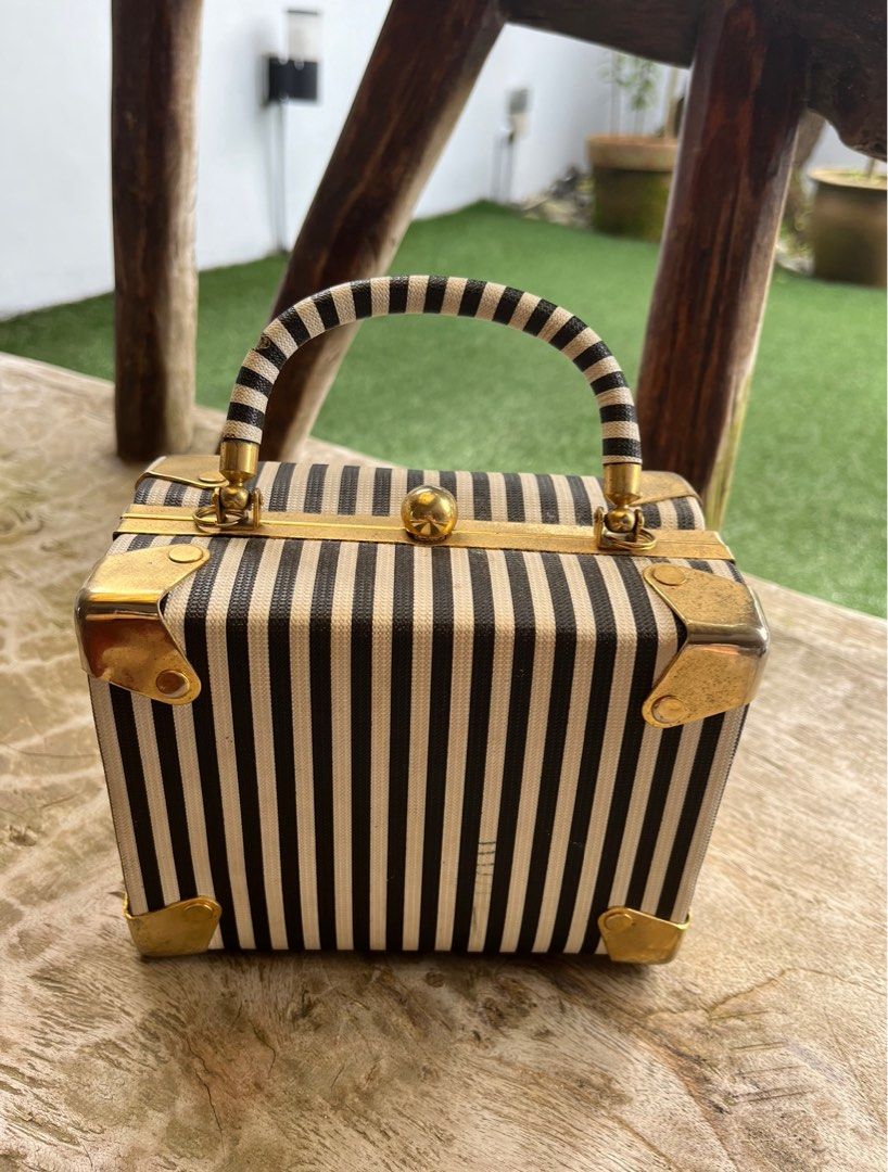 Gold box purse 2025