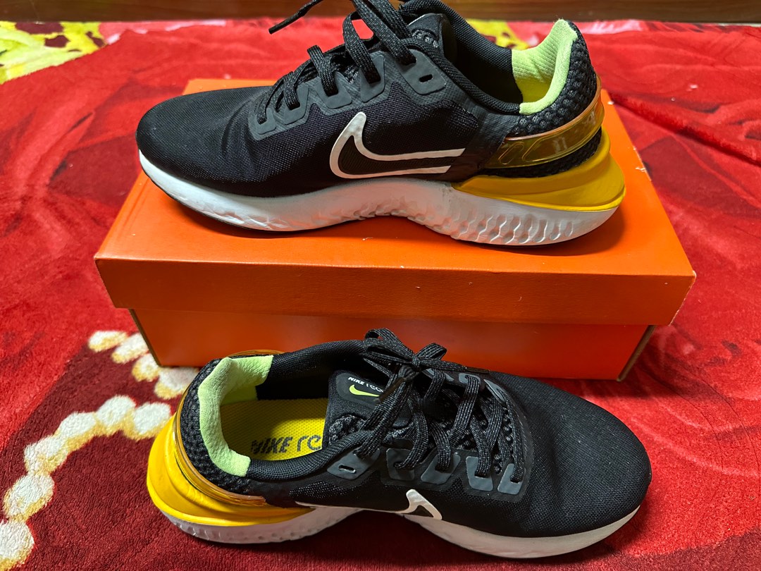 Used nike legend react 3 Men s Fashion Footwear Casual shoes