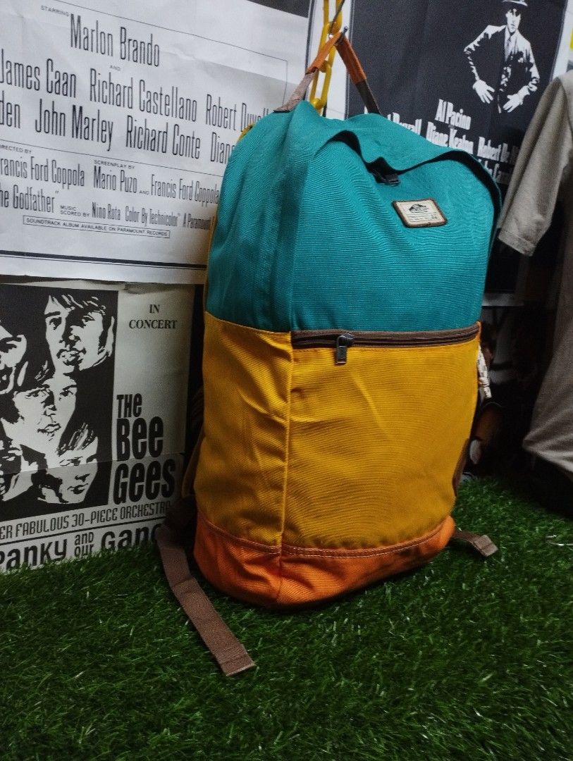 Vans Off The Wall Backpack Bag, Luxury, Bags & Wallets on Carousell