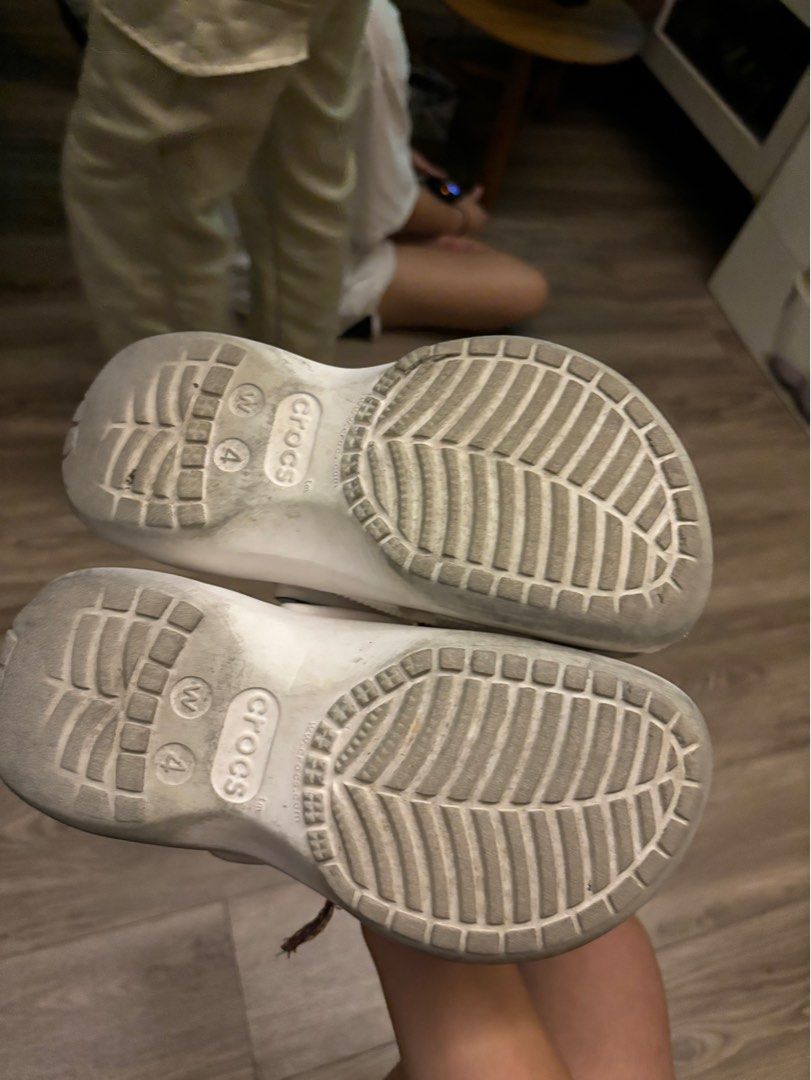 womens size 4 crocs
