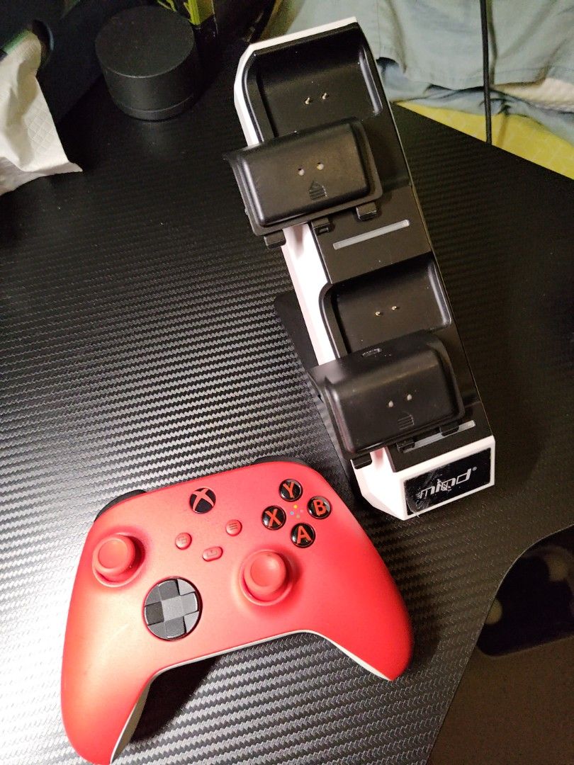 Xbox pulse red controller with charging stand, Video Gaming, Gaming