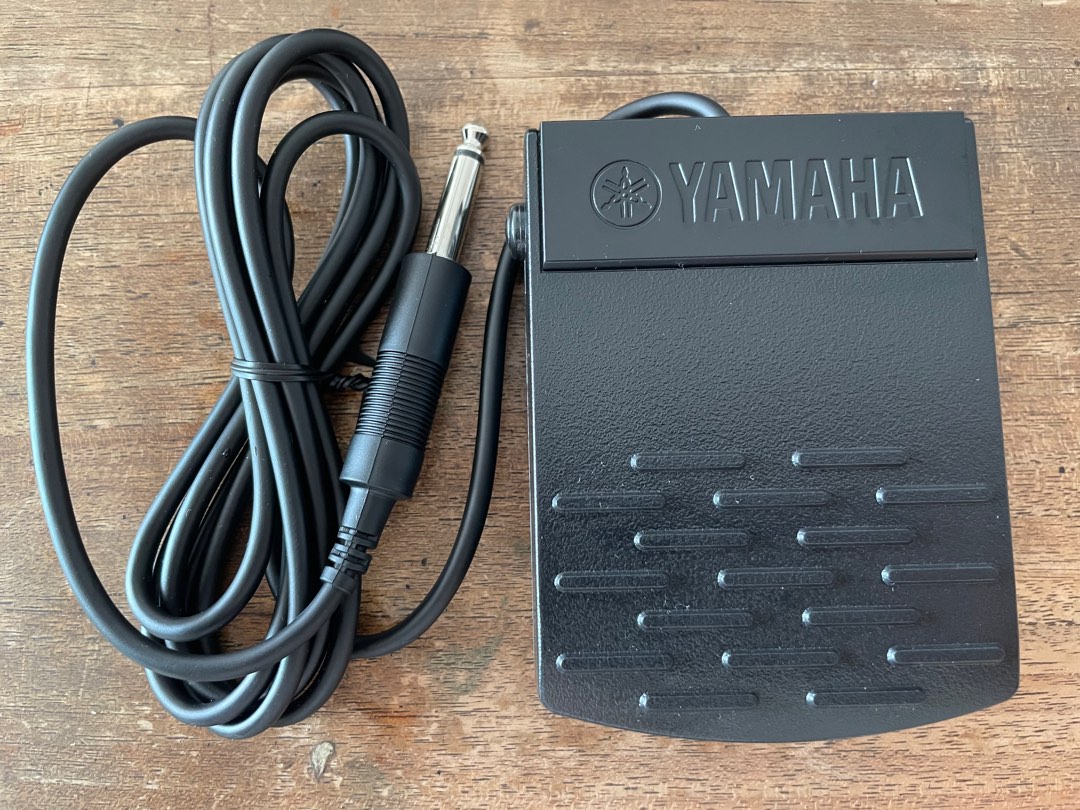 Yamaha keyboard foot pedal, Hobbies & Toys, Music & Media, Music