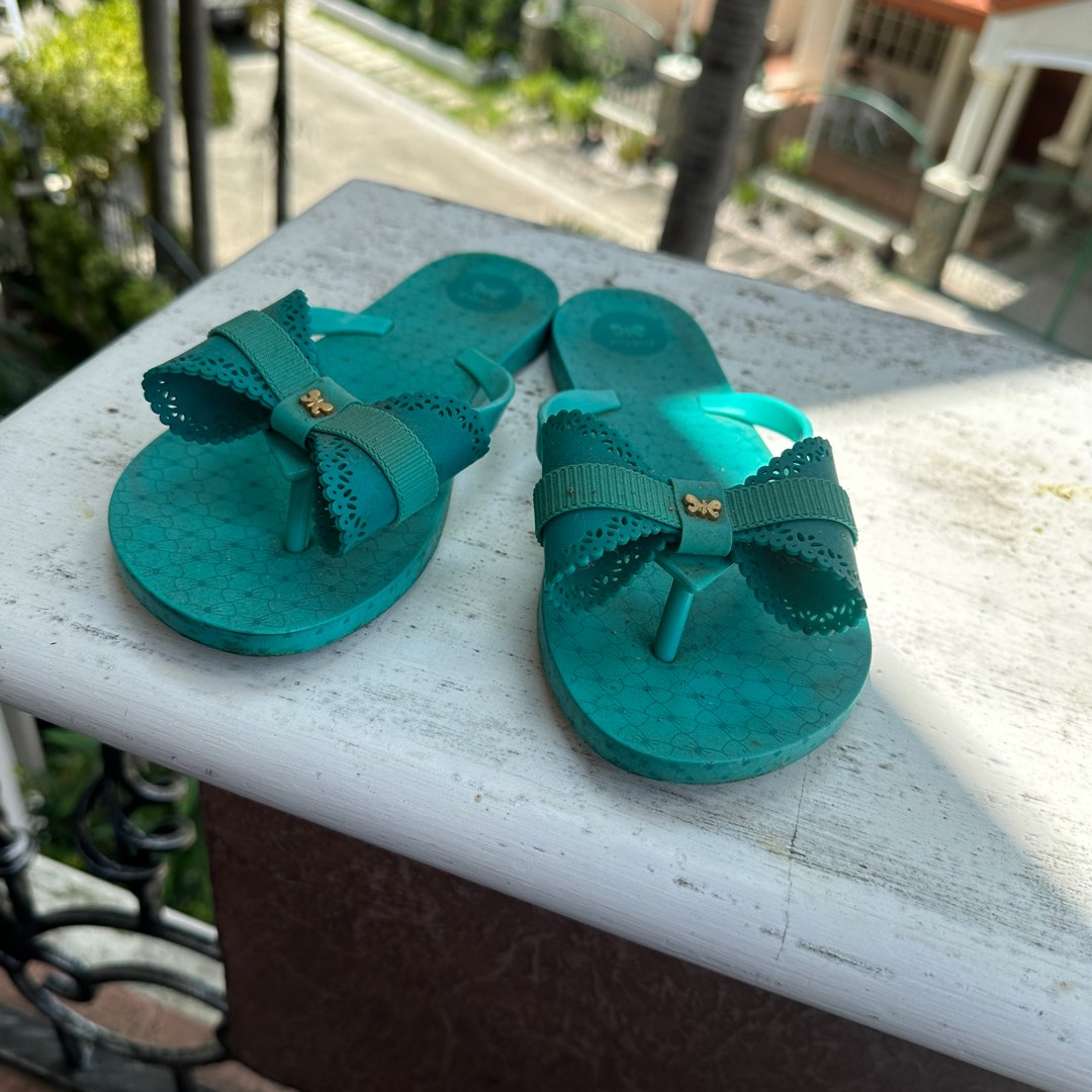 Zaxy Slippers US7, Women's Fashion, Footwear, Flats & Sandals on Carousell