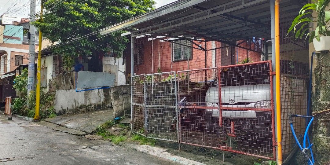 161sqm Lot for Sale with Structures to Demolish Pembo Makati City