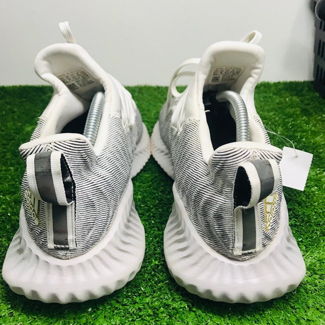 Yeezy 350 v2 vs ultra boost sizing new arrivals