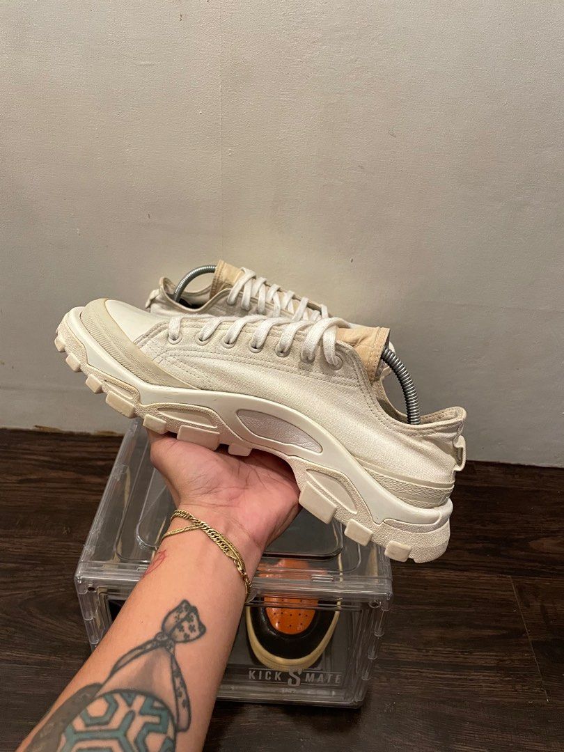 Detroit runner discount on feet