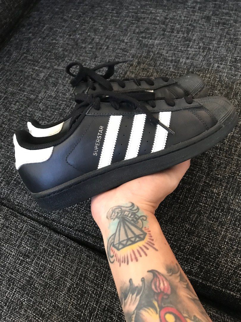 Superstar adidas tumblr black deals