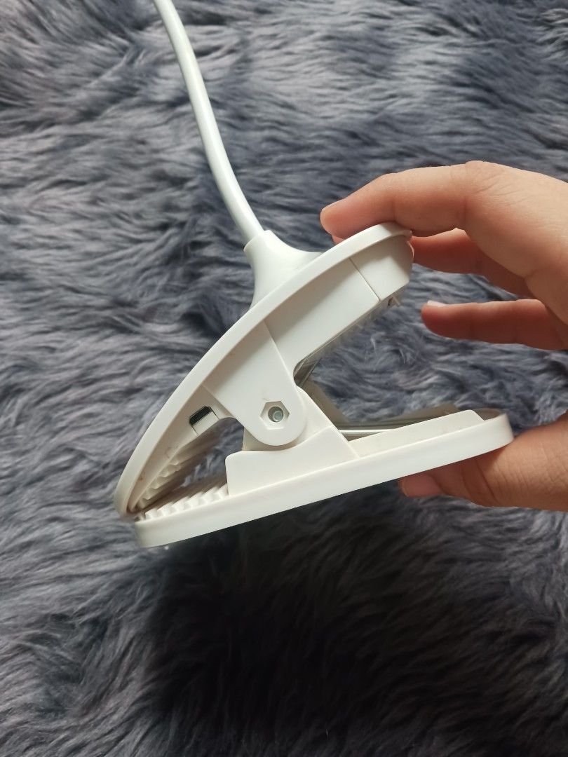 Affordable LED study lamp (Android charger or Battery operated) (Category: Lighting) located in Bulacan. Submitted by afford.japan (Listing ID 1261179039, Image 3). Description: Japan Surplus.