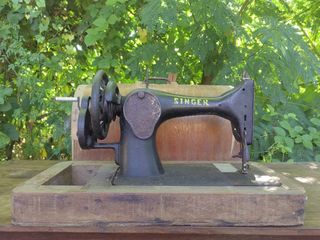 Antique Hand Crank Portable Singer Sewing Machine