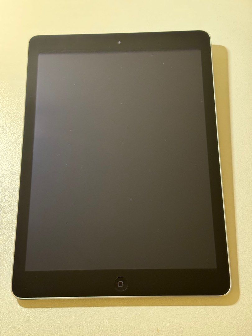Apple iPad Air (Category: iPad) located in Manila. Submitted by fky.69 (Listing ID 1261322648, Image 2). Description: Rush Sale !!!!!!!!!!!!!!!!!!!!!!!!!!!!!! Apple iPad Air 64GB Color Sidéral Grey/Space Grey Device without problems without defects and without any scratches !!! Looks Brand New Included Brand New Black Leather Apple SMART-Case and Original Cable and Charger. 👉 8K ONLY !!!!! To pick up in Malate-Metro-Manila .