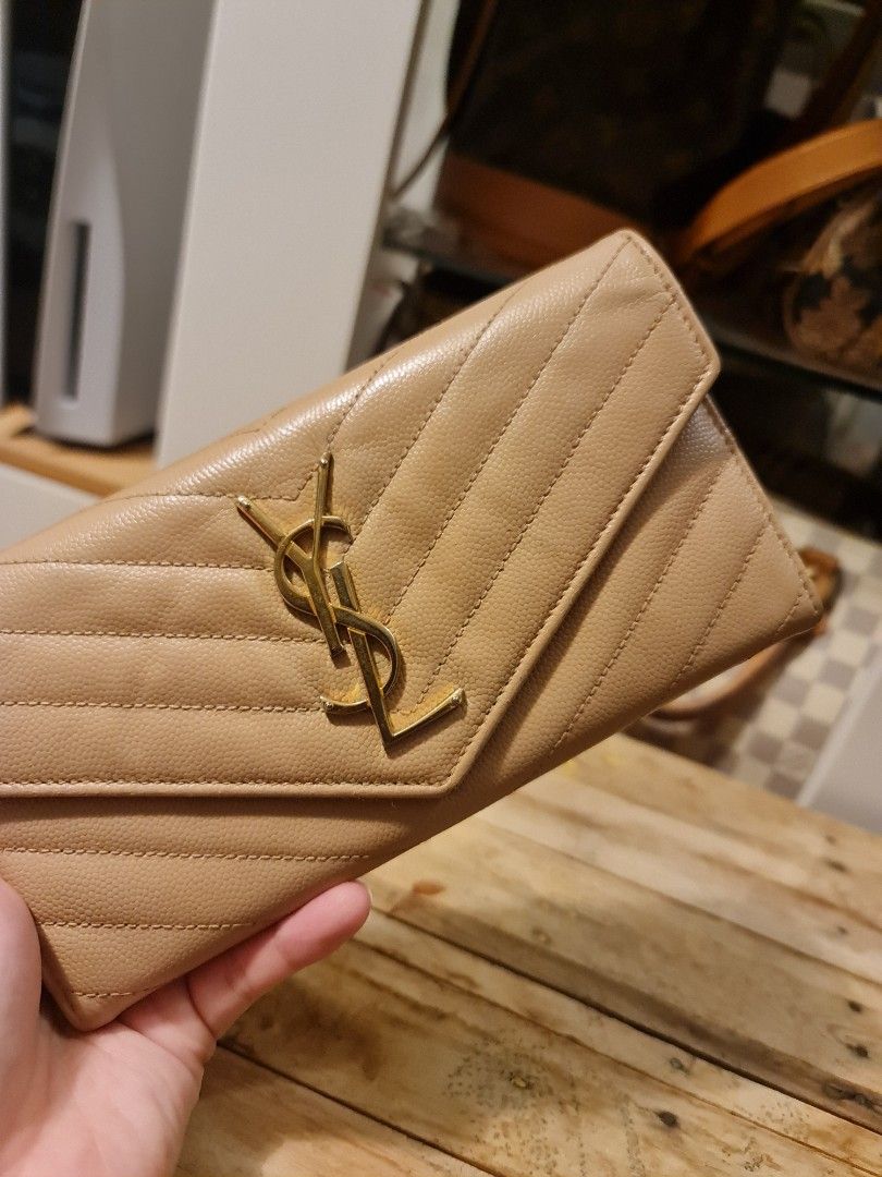 Authentic YSL wallet (Category: Luxury Bags & Wallets) located in Las Pinas. Submitted by juliagarcia95 (Listing ID 1261308311, Image 2). Description: no issue except it was recolored by Primerestoreph authentic money back guarantee you can check the item first cash on pick up ok.