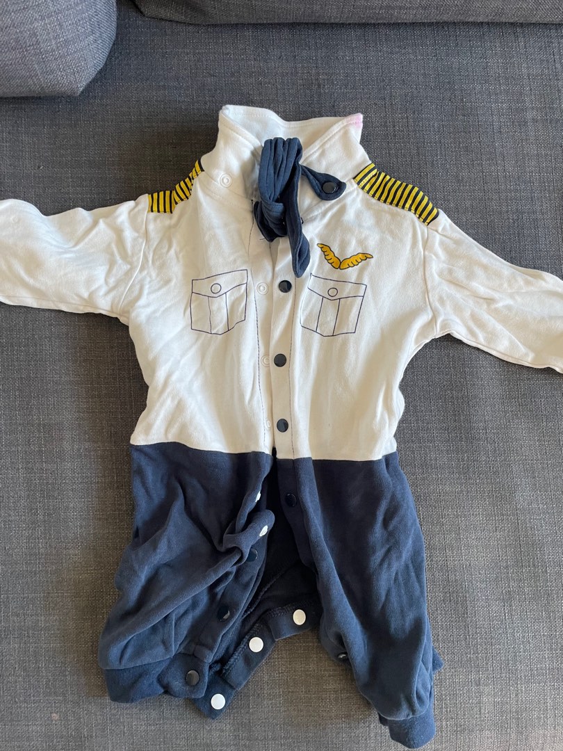Baby top pilot romper