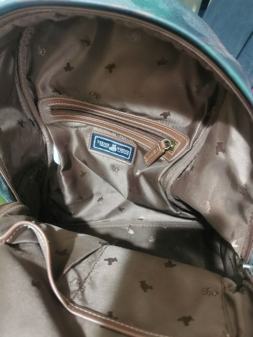Backpack (Category: Backpacks) located in Kota Kinabalu. Submitted by l013n (Listing ID 1261173096, Image 3). Description: Vintage Teenie Weenie bag.