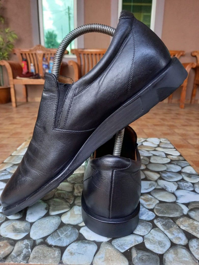 Bally slip on leather Men s Fashion Footwear Dress shoes on