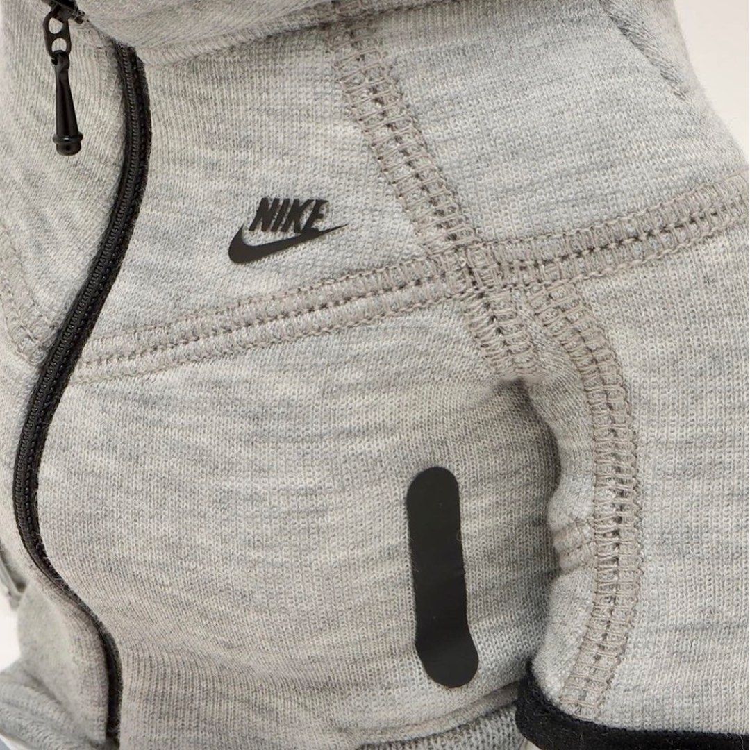 Bearbrick Nike Tech Fleece N98 1000%, 興趣及遊戲, 玩具& 遊戲類