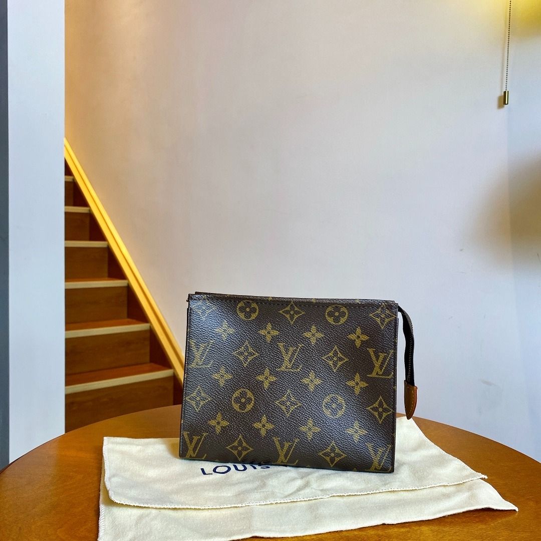 Louis Vuitton Toiletry 19, Luxury, Bags & Wallets on Carousell