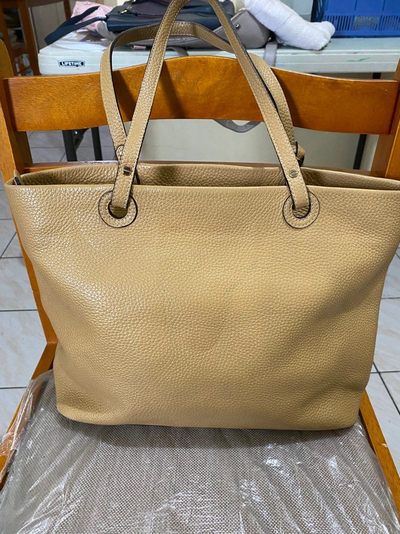 Bruno Magli Tote Bag (Category: Tote Bags) located in Makati City. Submitted by secondlyf (Listing ID 1261155118, Image 2). Description: Soft pebbled genuine leather Size medium - large Caramel - beige color Hardware is light gold No flaws Delivery will be paid by the buyer.