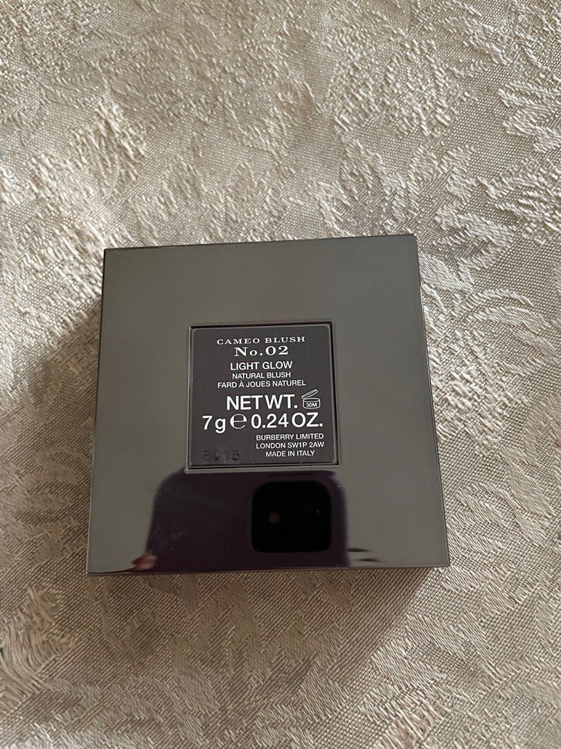 Burberry Cameo Blush Light Glow No. 2 (Category: Makeup) located in Manila. Submitted by kirslimm (Listing ID 1261245007, Image 3). Description: Brand: Burberry Shade: No. 2 Light Glow Never used and Brand new Original Comes with brush No box The fine powder is ultra-blendable and buildable for effortless, mistake-proof application. A collection of complexion-enhancing shades, complete with a brush applicator and mirror case. 7g. 0.24oz. Includes
