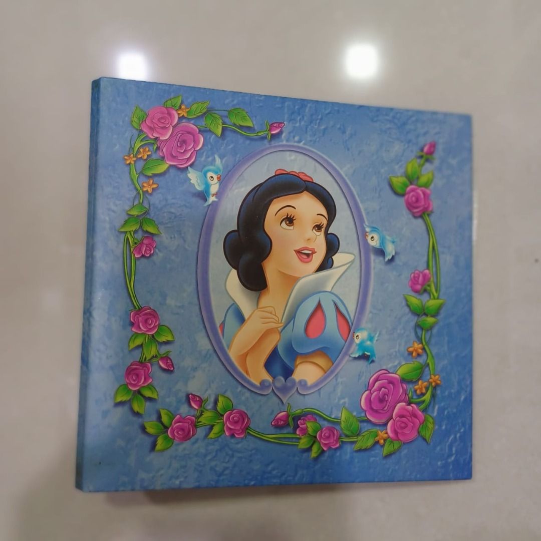CD holder (Category: CDs & DVDs) located in Petaling Jaya. Submitted by cupid2v2 (Listing ID 1237211455, Image 3). Description: -Made from rigid board -Stores and organizes CD, VCD, DVD -To be use with CD refills -CD refills not included.