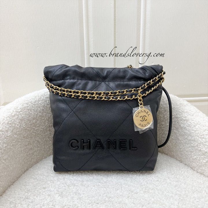 Chanel 22 medium size SO BLACK!!!, Luxury, Bags & Wallets on Carousell