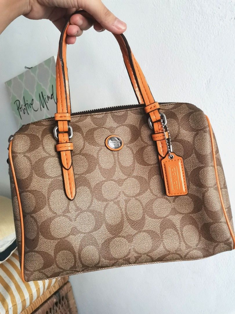 Coach ideal clearance zipper