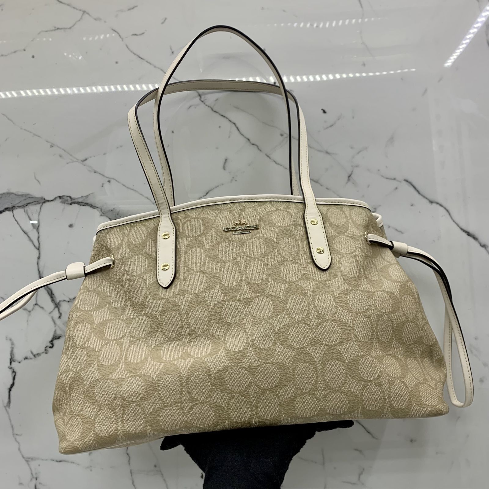 White coach shoulder bag best sale