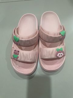 MLB X GUCCI Sandals, Women's Fashion, Footwear, Flipflops and Slides on  Carousell