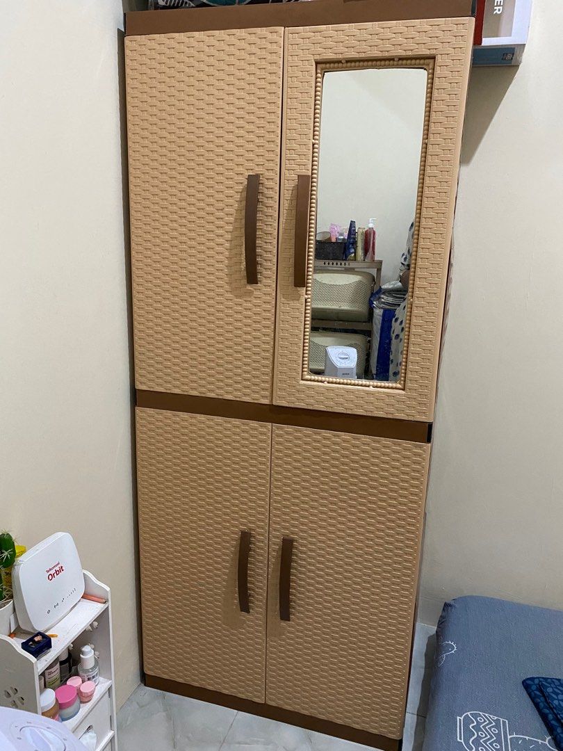DIJUAL LEMARI PLASTIK 4 SUSUN KACA, Perabotan Rumah di Carousell