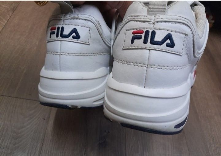 Fila hotsell sneakers fake
