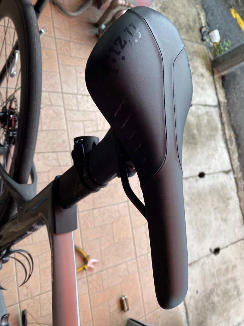 Fizik road bike best sale seat