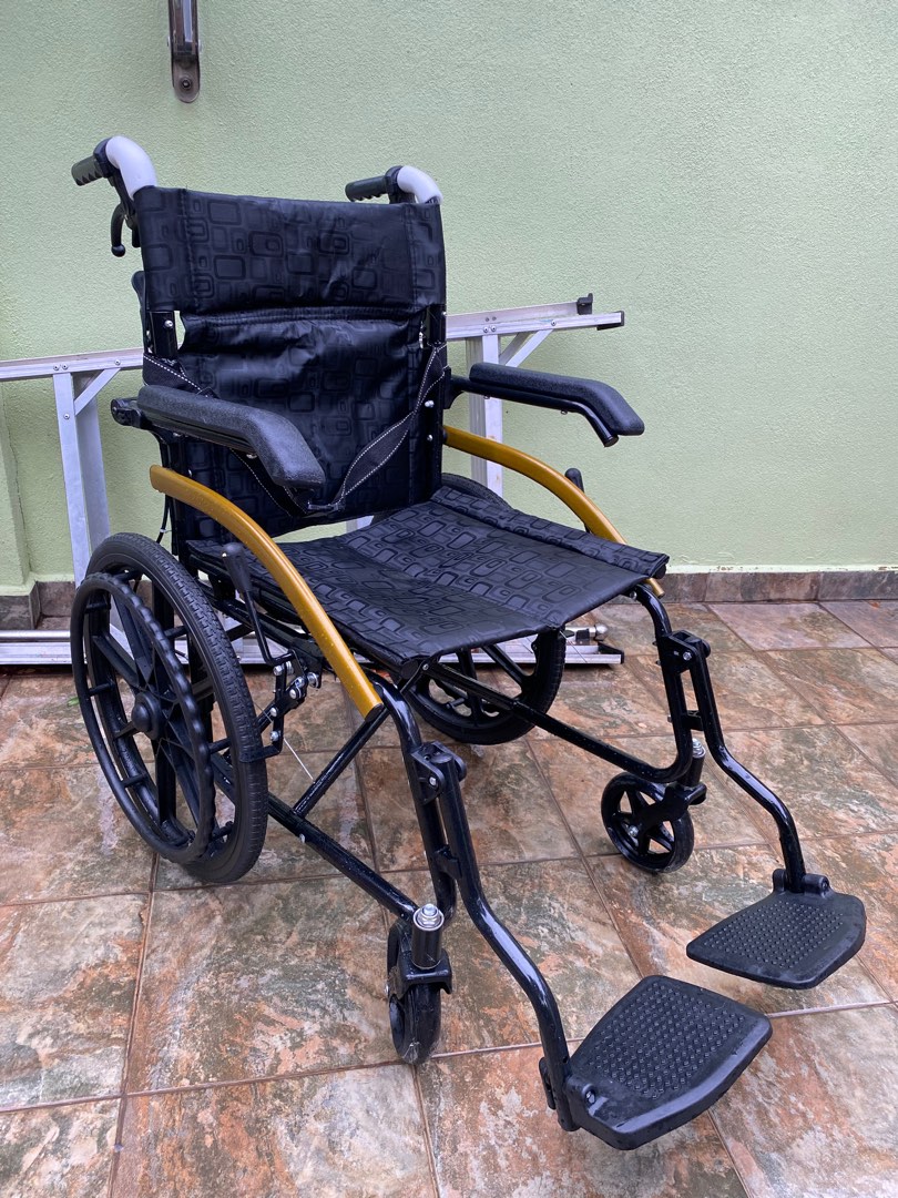 Foldable Lightweight Wheelchair (Puchong, Selangor), Health & Nutrition, Assistive