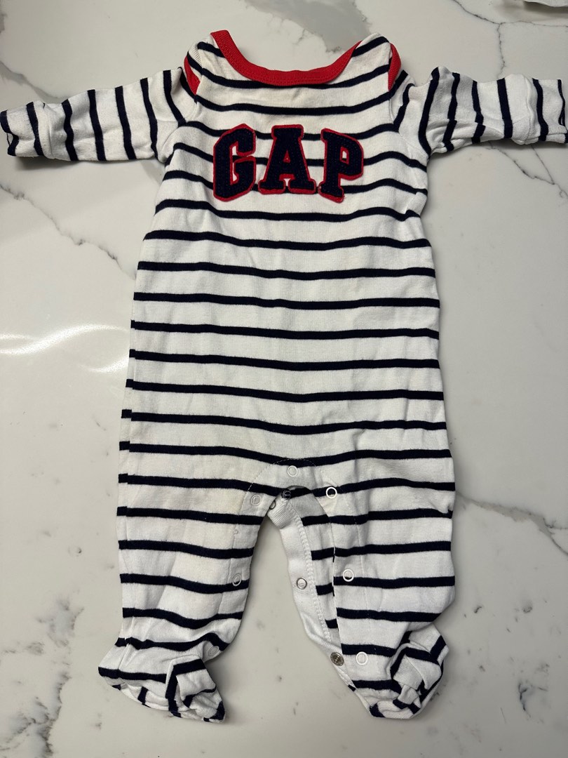Baby gap 2024 sleepsuit