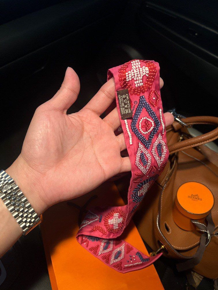 Hermes Twilly (Category: Luxury Accessories) located in Manila. Submitted by mrcb07 (Listing ID 1261203022, Image 2). Description: Complete.