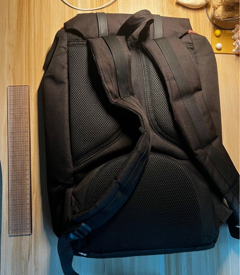 Herschel 25L clasp bag black crosshatch, Men's Fashion, Bags