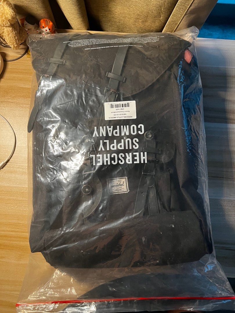 Herschel 25L clasp bag black crosshatch, Men's Fashion, Bags