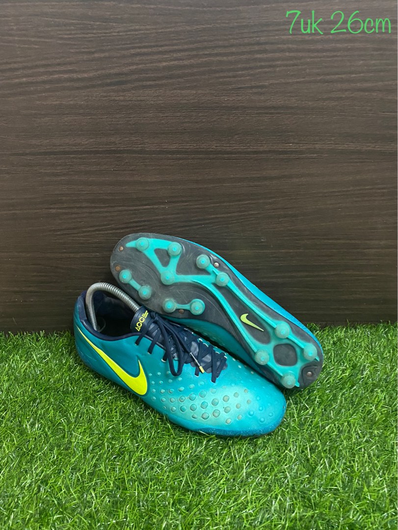 Kasut bola nike magista opus II acc Men s Fashion Footwear