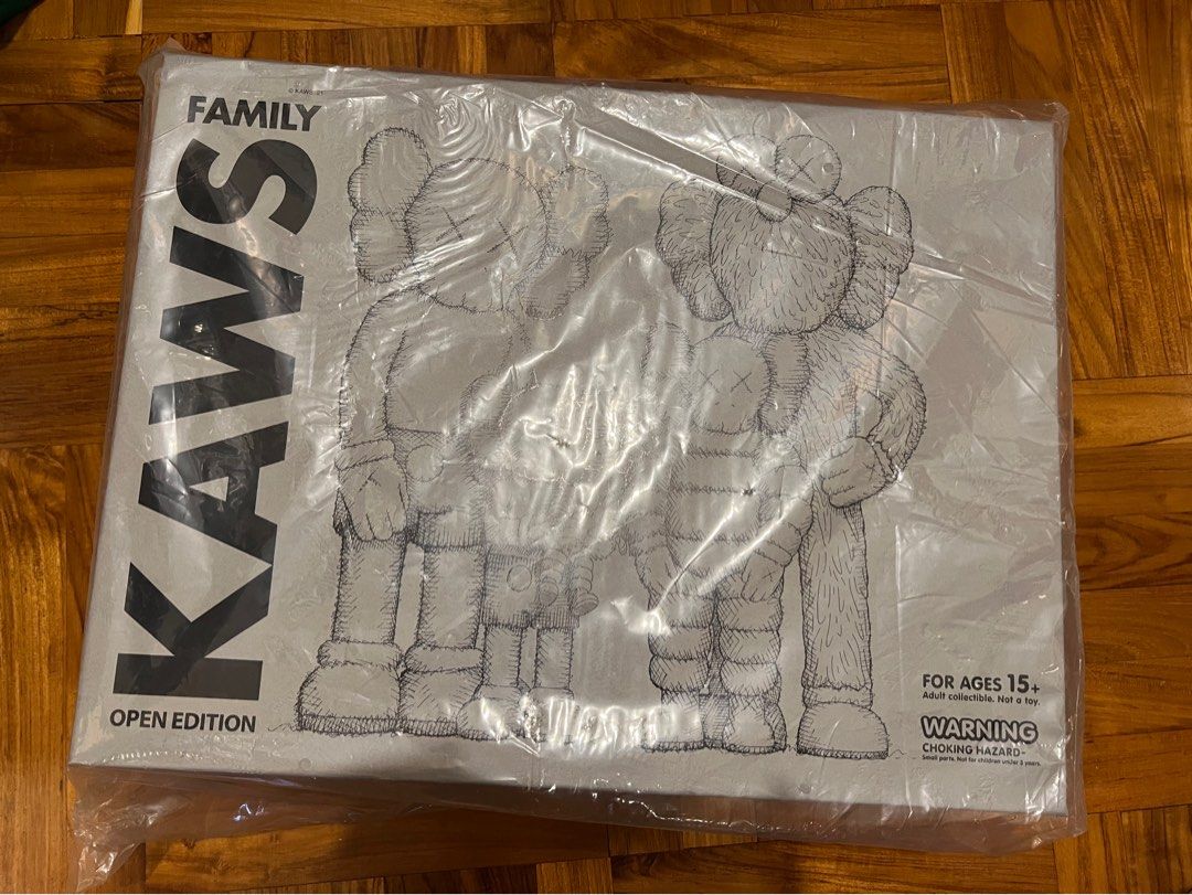 Kaws Family (Grey, pink, Fluoro Pink), 興趣及遊戲, 玩具& 遊戲類