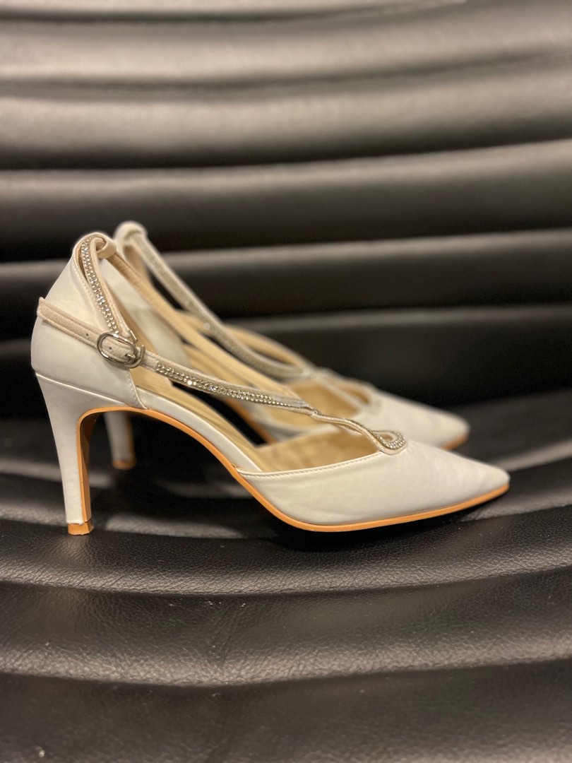 Lewre Wedding Shoe Women s Fashion Footwear Heels on Carousell