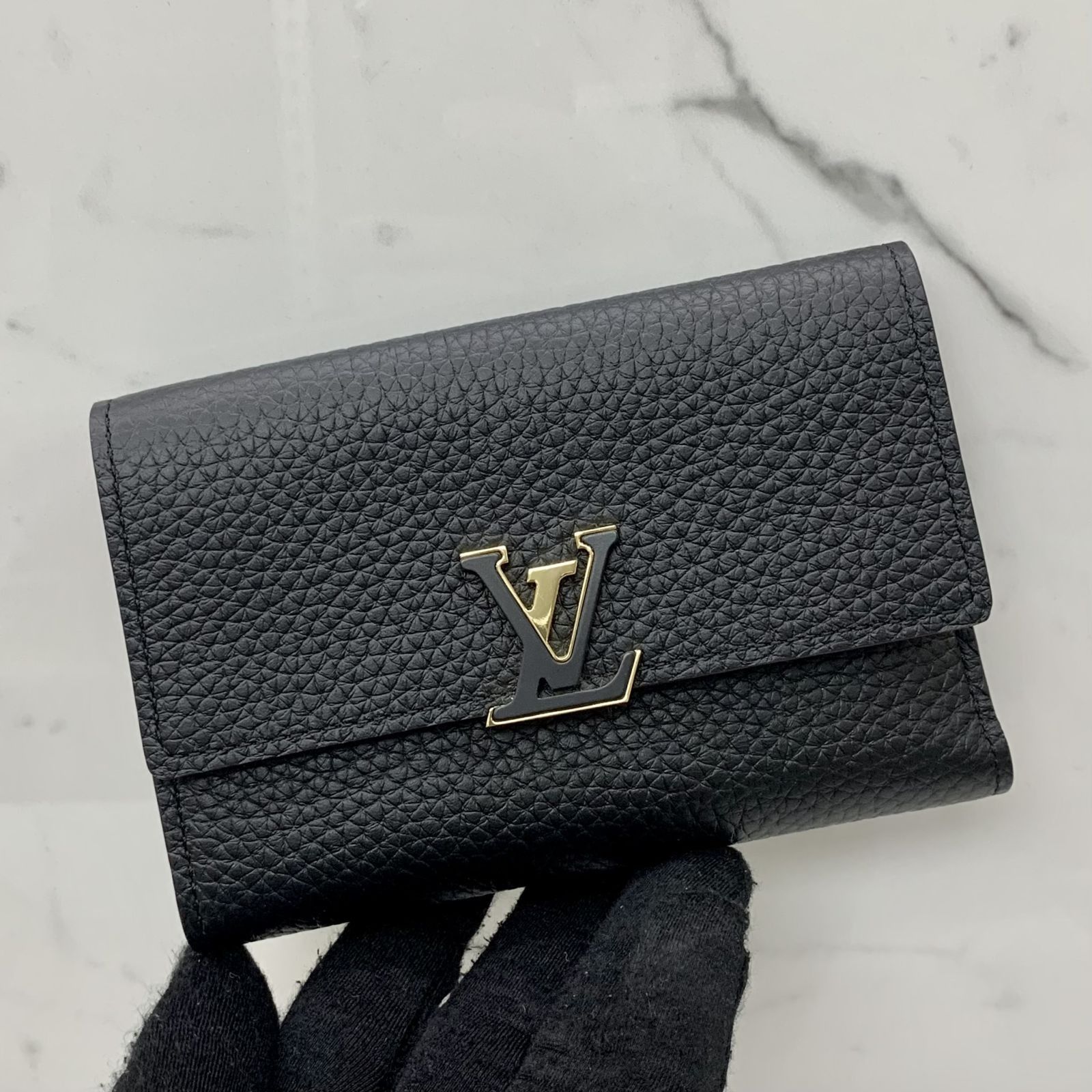 LOUIS VUITTON Capucines Compact Wallet Taurillon Leather Black Hot Pink  M62157