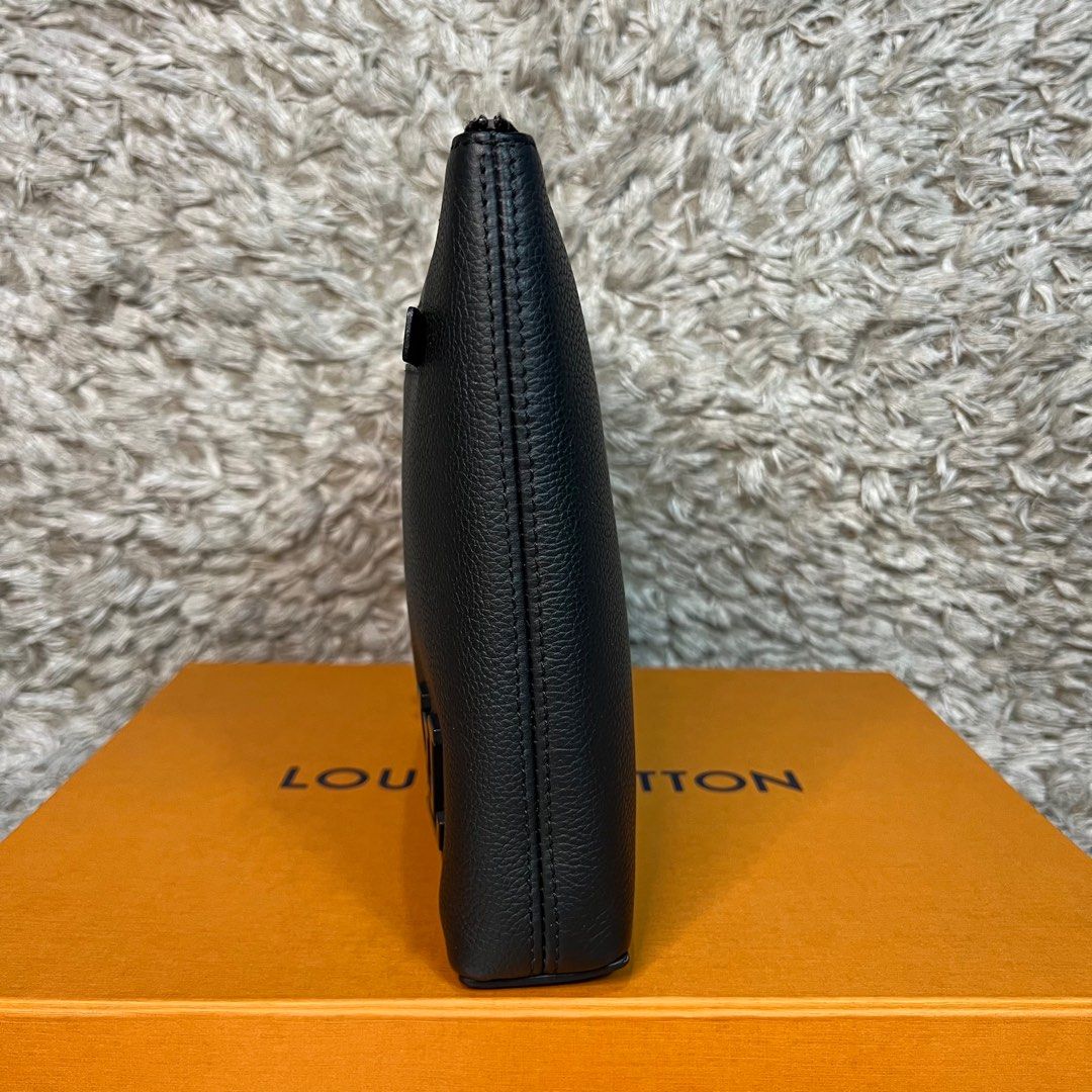 Louis Vuitton LV Aerogram iPad Pouch M69837 Black --   -aerogram-ipad-pouch-m69837-black-p-67465.html : r/zealreplica