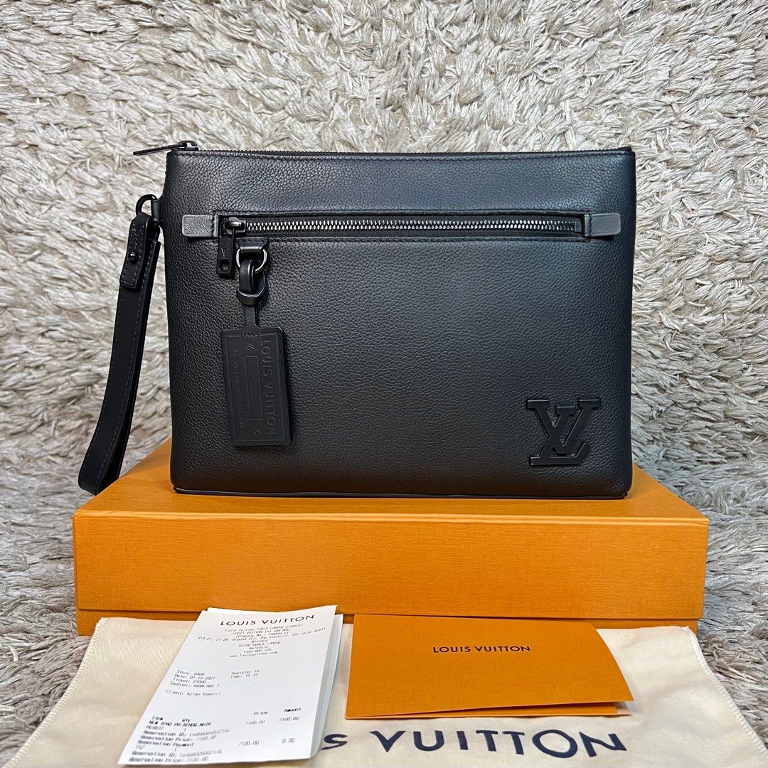 Louis Vuitton Ipad Pouch (POCHETTE TAKEOFF, M69837)