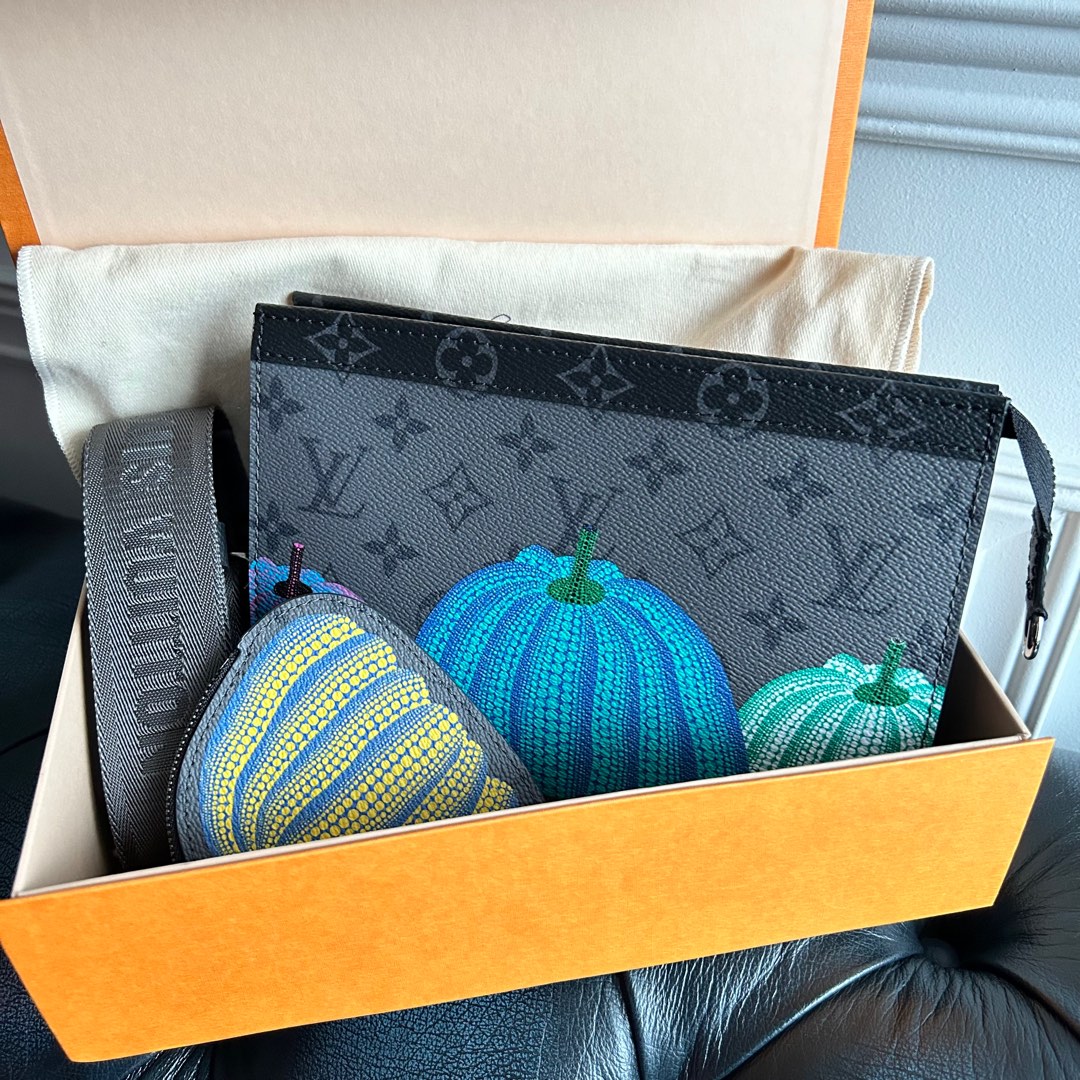 Hold) Louis Vuitton x Yayoi Kusama 草間彌生wallet, 名牌, 飾物及配件- Carousell