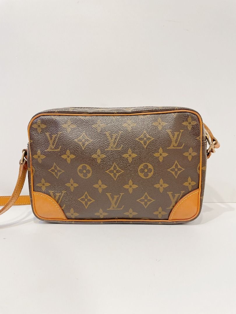 Lv camera bag 2025 vintage