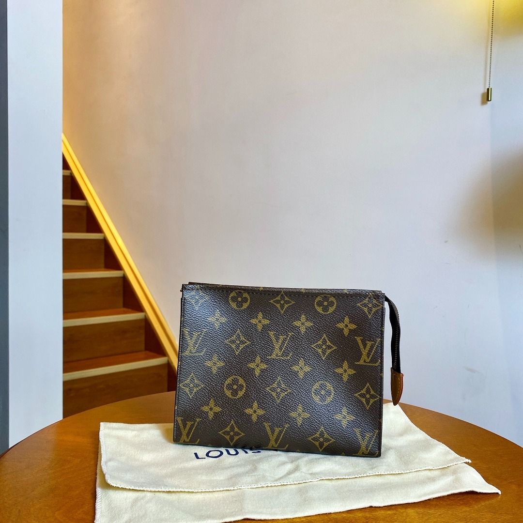 Louis Vuitton LV Vintage Toiletry 15 Pouch Crossbody Bag, Luxury, Bags &  Wallets on Carousell