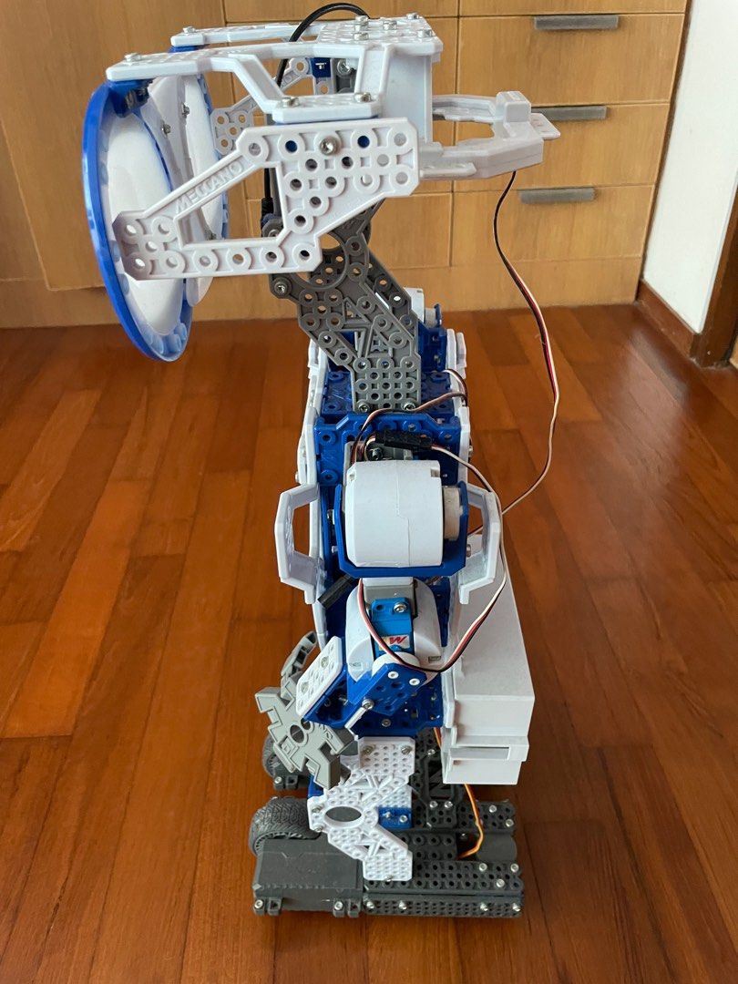 Meccano cheap robot arm